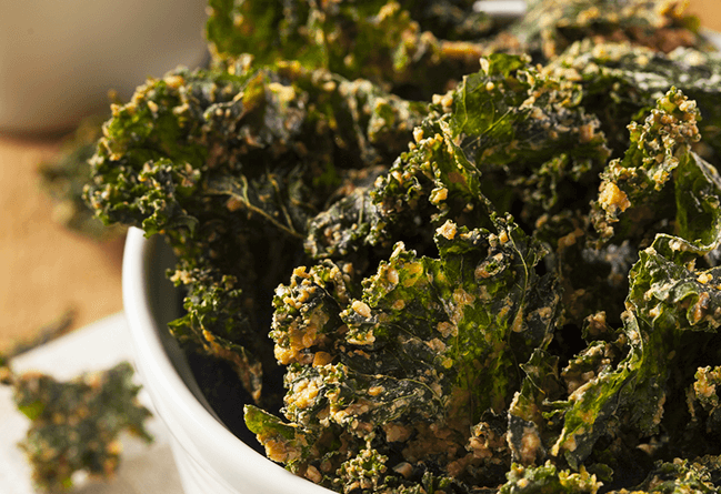 Cheesy garlic kale chips recipe